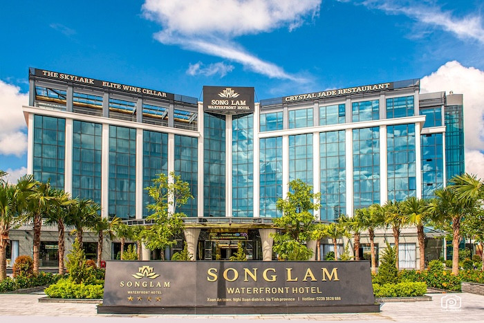 Khách sạn Sông Lam Waterfront thiết kế theo phong cách hiện đại, sang trọng