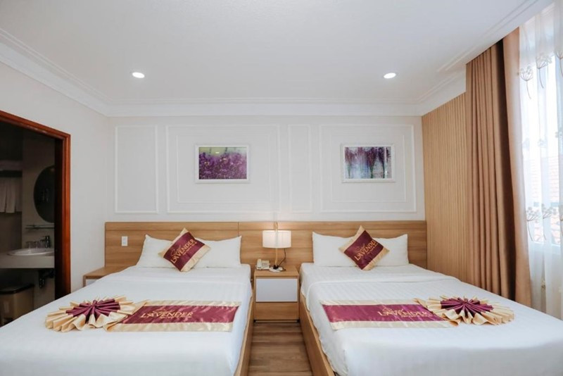 Không gian ấm cúng của phòng Superior Gia đình tại Sweet Lavender Hotel, phù hợp cho mọi chuyến đi nghỉ dưỡng tại khách sạn 3 sao Đà Lạt