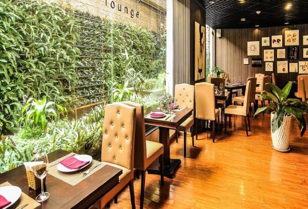 Không gian nhà hàng Le Jardin với thiết kế gần gũi thiên nhiên tại khách sạn Mường Thanh Holiday Vũng Tàu