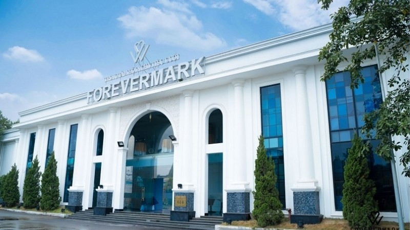 Không gian sảnh tiệc sang trọng tại Trung tâm hội nghị tiệc cưới Forevermark, lý tưởng cho những bữa tiệc từ 300 khách đến sự kiện hoành tráng 1000 khách.