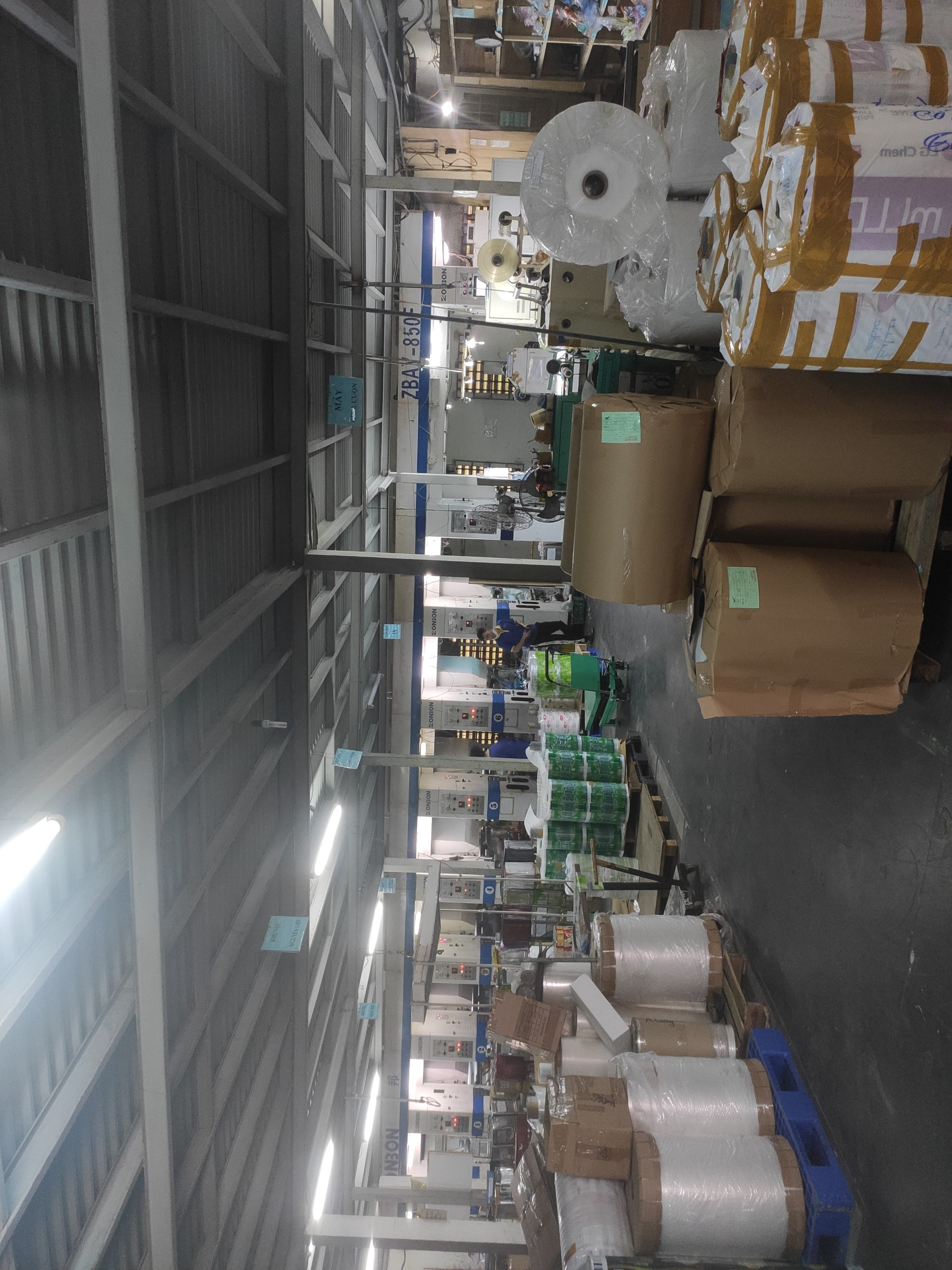 Quy trình kiểm tra chất lượng sản phẩm bao bì giấy tại nhà máy đối tác của CÔNG TY TNHH HOSSACK VIỆT NAM TUYỂN DỤNG.