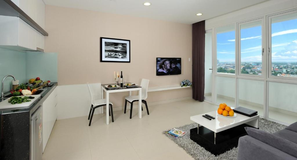 Khu vực bếp riêng trong Standard Suite khách sạn Becamex Thành phố Mới Bình Dương