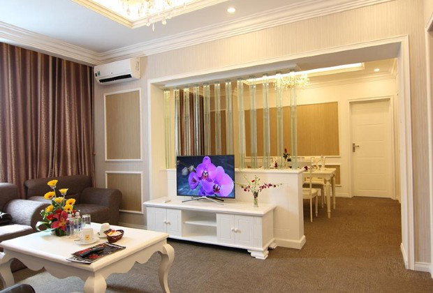Khu vực tiếp khách rộng rãi, tạo cảm giác thân thuộc tại Khách sạn Rex Vũng Tàu
