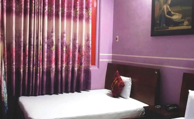 Khu vực tiếp tân tại Ngoc Chi Hotel, một trong những khách sạn đường Sư Vạn Hạnh quận 10 với tiện nghi bồn tắm nước nóng