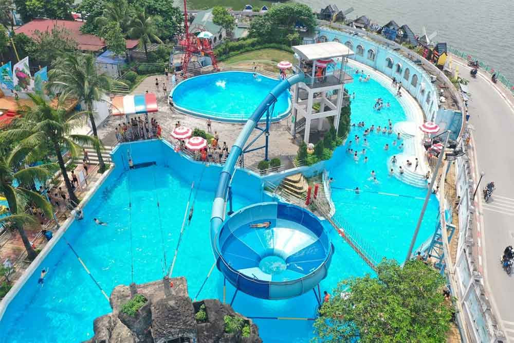 Khu vui chơi giải trí với vô số trò chơi dưới nước tại Công viên nước Hồ Tây