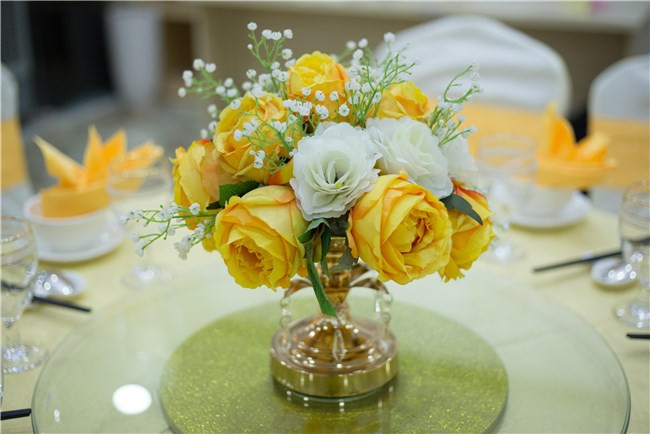 Khung cảnh tiệc cưới lãng mạn với ánh sáng lung linh tại Golden Center