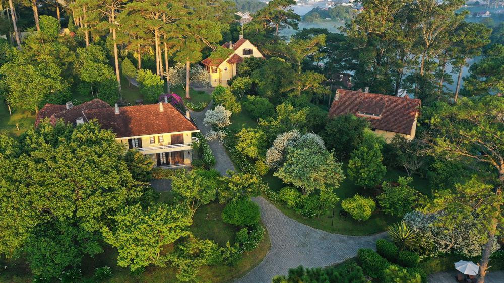Kiến trúc biệt thự Pháp cổ tại Ana Mandara Villas Đà Lạt Resort &amp; Spa, sang trọng của resort 5 sao