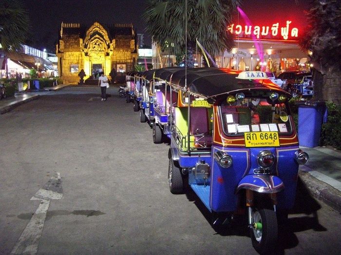 Xe Tuk Tuk Là Phương Tiện Di Chuyển Phổ Biến Ở Chiang Mai