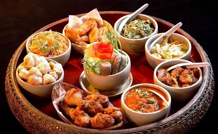 Nếm thử vị ngon của món Khantoke tại Chiang Mai