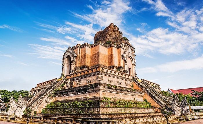 Chùa Wat Chedi Luang với kiến trúc độc đáo, là điểm tham quan không thể bỏ qua
