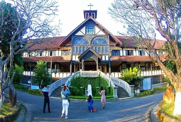 Tòa Giám mục Kon Tum - Khám phá lịch sử và văn hóa khi du lịch Kon Tum