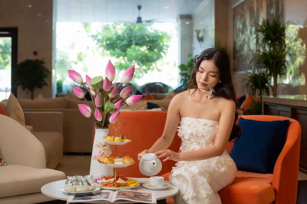 Lễ tân Khách sạn Sea Front Đà Nẵng