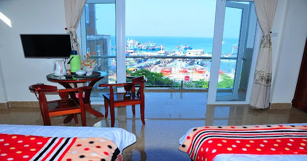 Lối vào Khách sạn Đại Dương Lý Sơn buổi tối