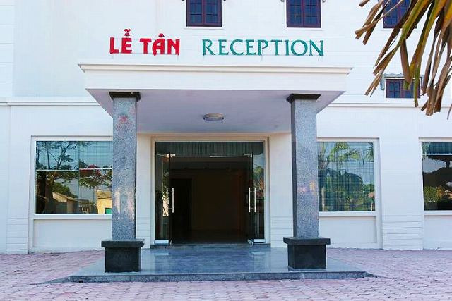 Lối vào khu vực lễ tân của Khách sạn công đoàn nam định, sảnh đón tiếp sang trọng