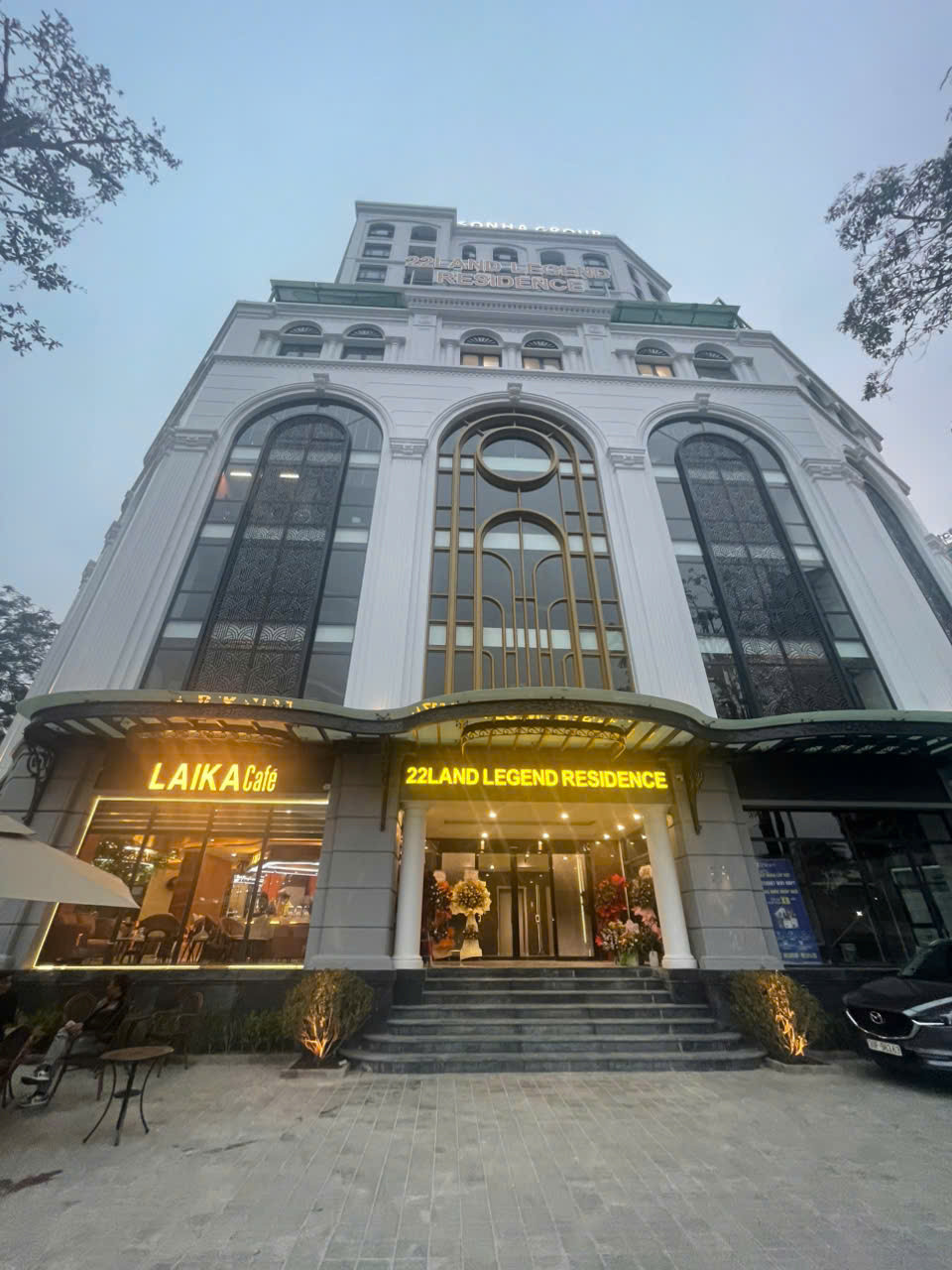 Lối vào sang trọng của 22Land Legend Residence, khách sạn gần bến xe Mỹ Đình