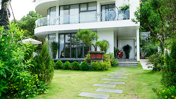 Lựa chọn điểm nhấn cho sân vườn để thiết kế vườn hoa đẹp và tạo ấn tượng