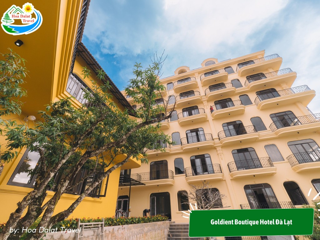 Mặt tiền Goldient Boutique Hotel sang trọng với thiết kế hiện đại, nổi bật