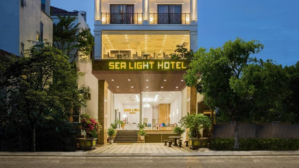 Mặt tiền Sea Light Hotel Đà Nẵng, khách sạn nổi bật tại đường An Thượng, gần biển Mỹ Khê