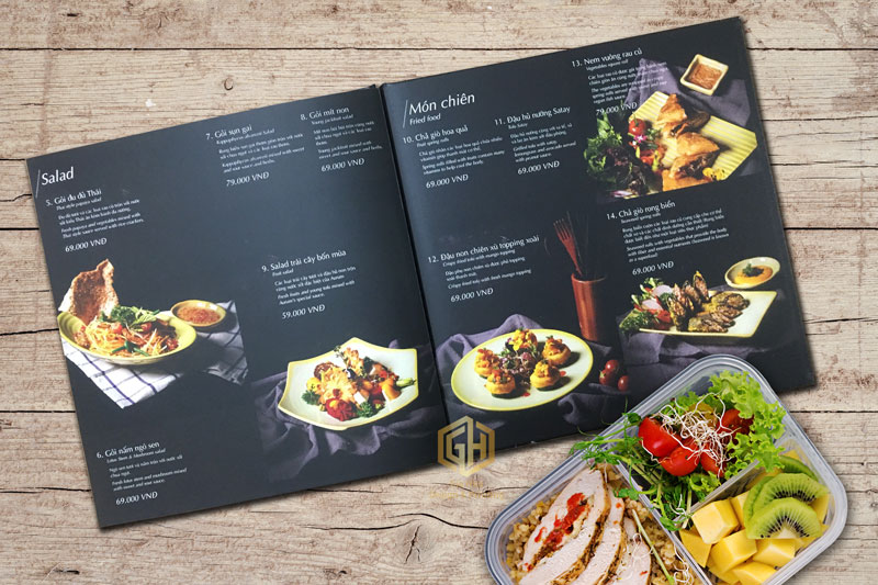 Thiết kế menu khổ vuông với nền đen làm nổi bật các món ăn
