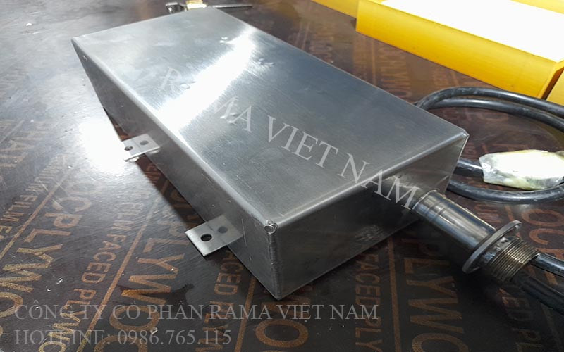 Hình ảnh máy làm sạch bằng sóng siêu âm Rama GK600, công nghệ tiên tiến được công ty tnhh sản xuất dược phẩm medlac pharma italy sử dụng
