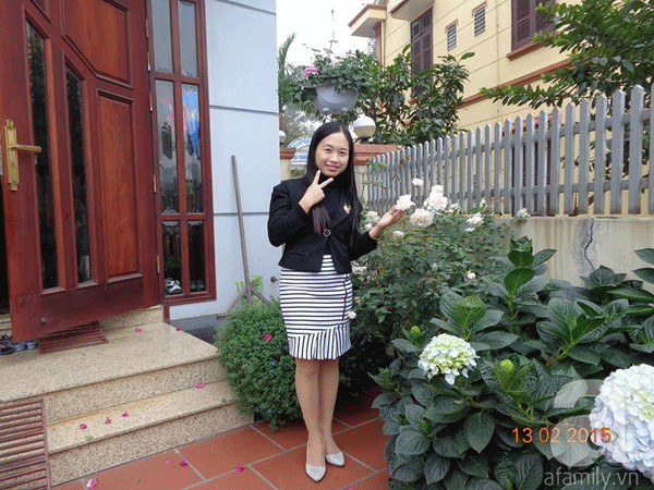 Mỗi ngày, chị Thanh đều dành thời gian để chăm sóc vườn hoa, thể hiện niềm đam mê với cây cảnh ở Quảng Ninh
