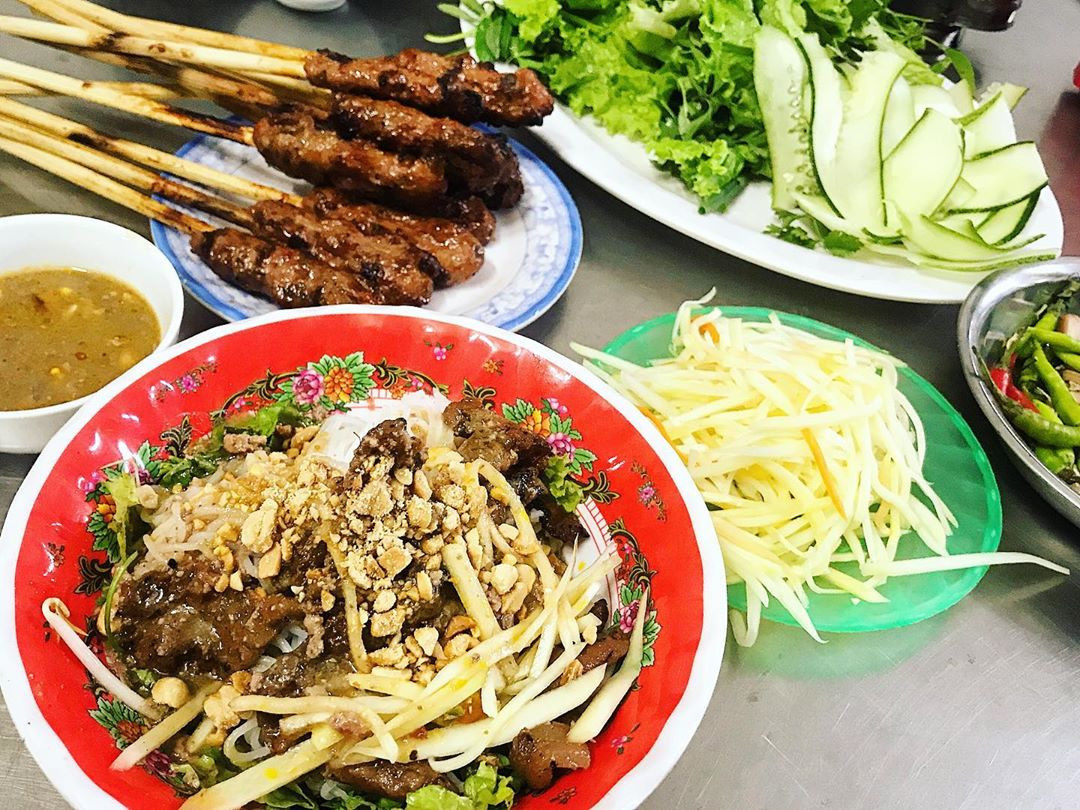 Món Nem lụi bà Trai ngon nổi tiếng ở Đà Nẵng