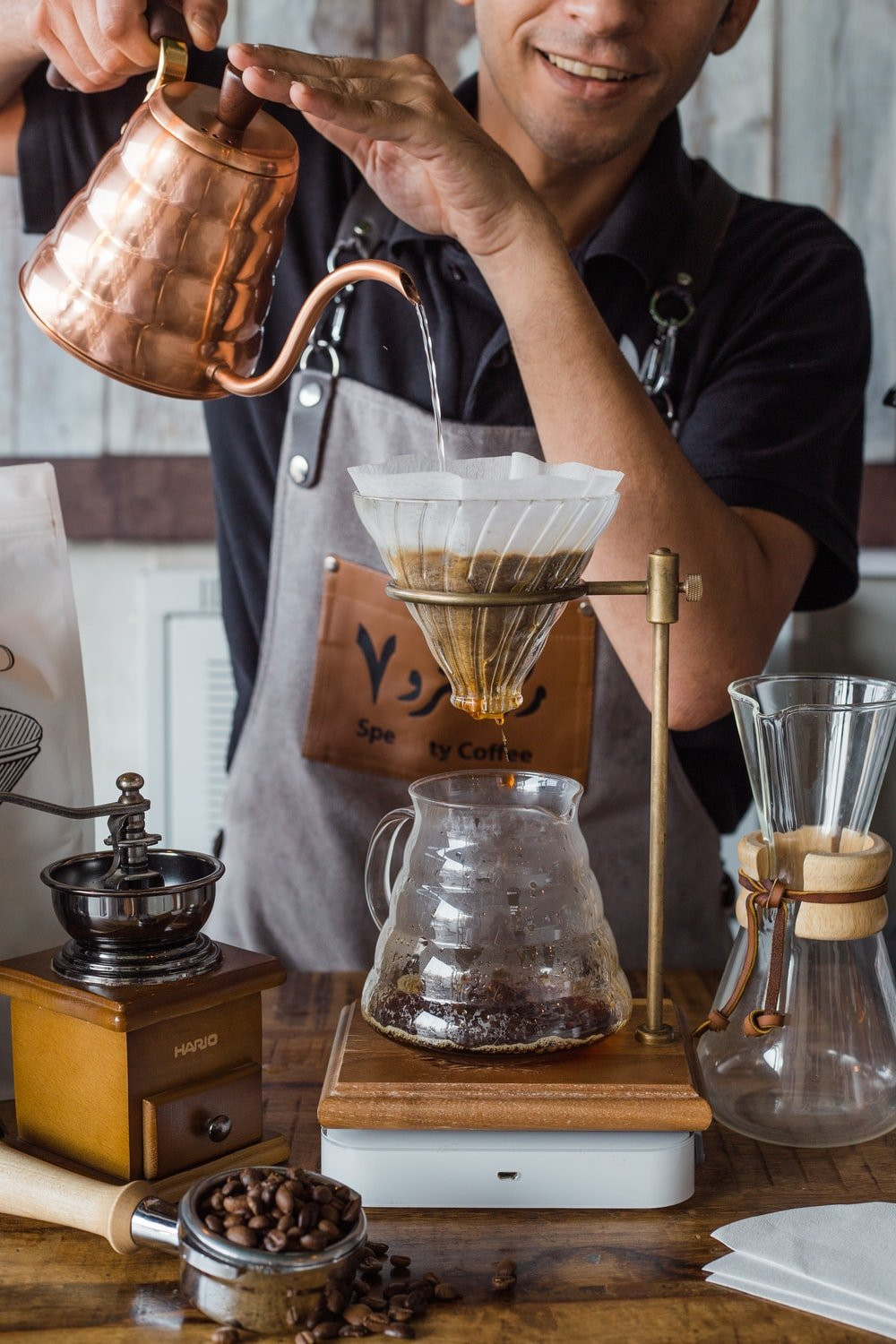 Thiết bị pha cà phê Hario V60, một trong những dụng cụ mà công ty tnhh một thành viên lý gia viên có thể cung cấp