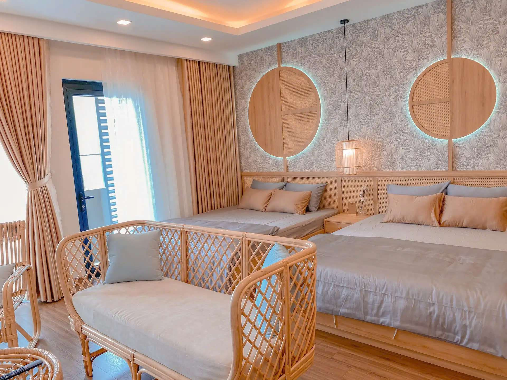 Một góc căn hộ sang trọng tại Q House - FLC Sea Tower Quy Nhơn, với không gian mở và thiết kế hiện đại, là lựa chọn khách sạn Quy Nhơn gần biển cho trải nghiệm đẳng cấp.