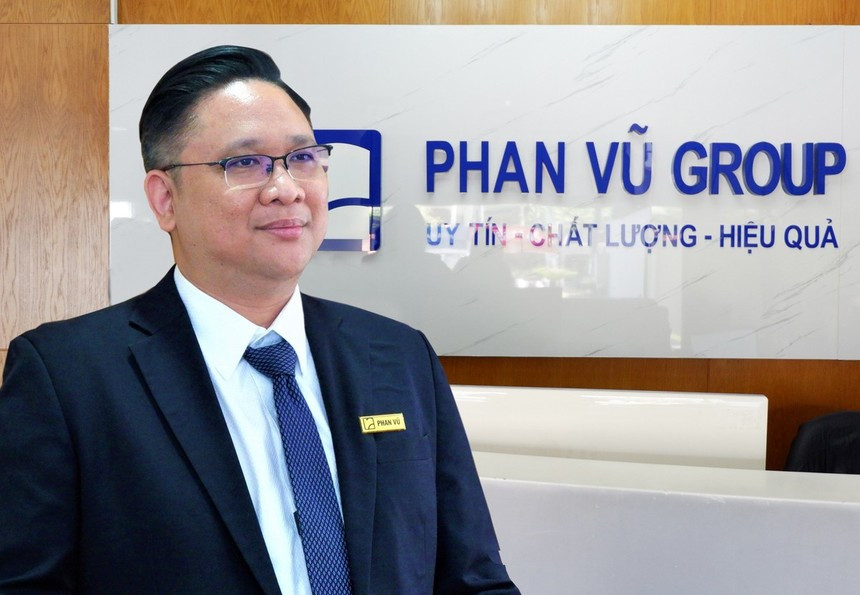 Ông Trần Vũ Anh Tuấn, Tổng giám đốc Tập đoàn Phan Vũ đang phát biểu tại một sự kiện