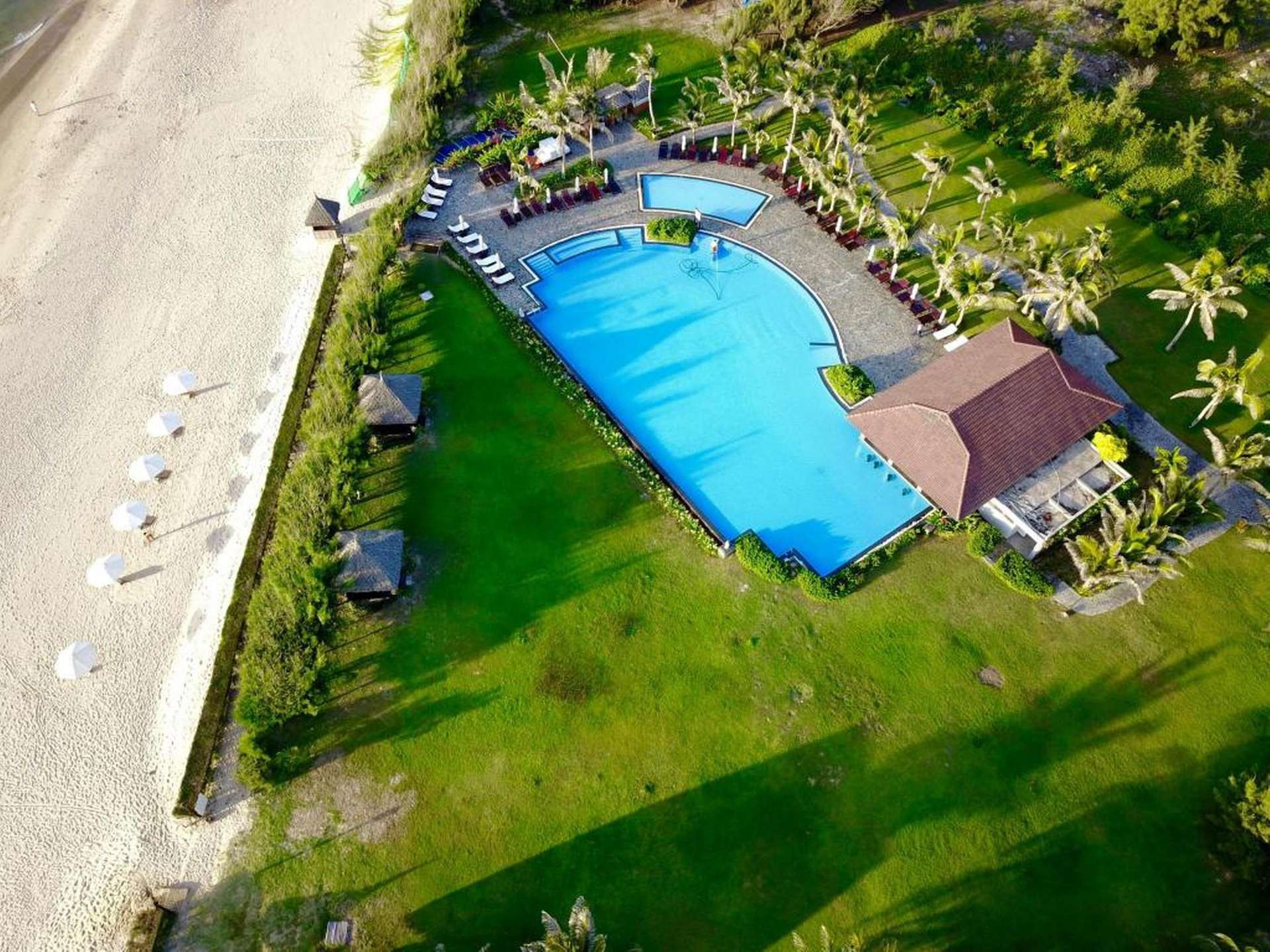 Muine Bay - Muine Bay Resort thiết kế không gian nghỉ dưỡng thoải mái, hòa mình vào thiên nhiên, là lựa chọn lý tưởng cho các khách sạn Phan Thiết