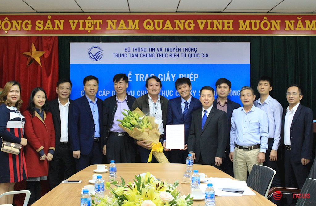 Toàn cảnh lễ trao giấy phép cung cấp dịch vụ chứng thực chữ ký số công cộng cho Công ty TNHH L.C.S, một CÔNG TY TNHH KỸ THUẬT CHỮ KÝ SỐ VIỆT NAM tiêu biểu
