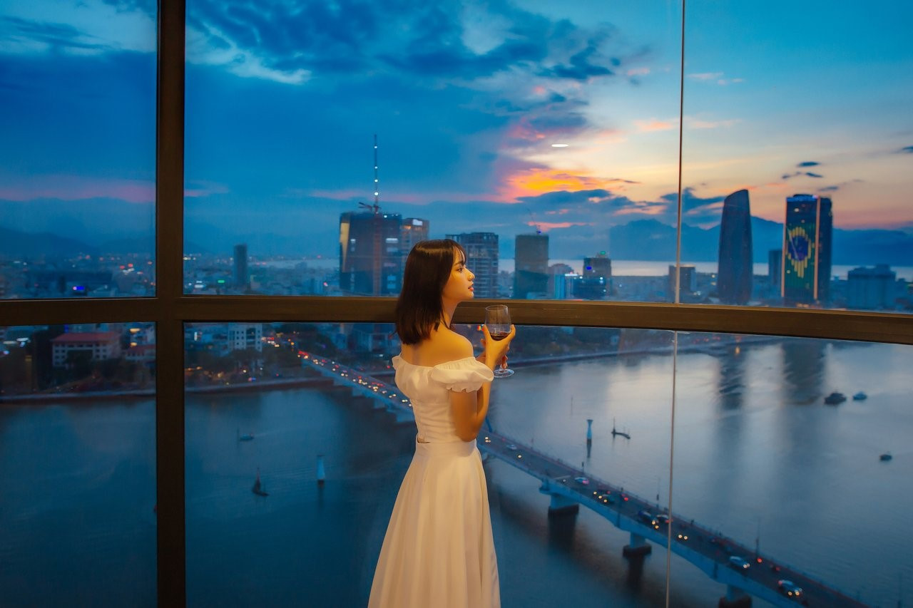 Ngắm nhìn sông Hàn thơ mộng tại Melia Vinpearl Đà Nẵng Riverfront, một trong những khách sạn gần trung tâm Đà Nẵng