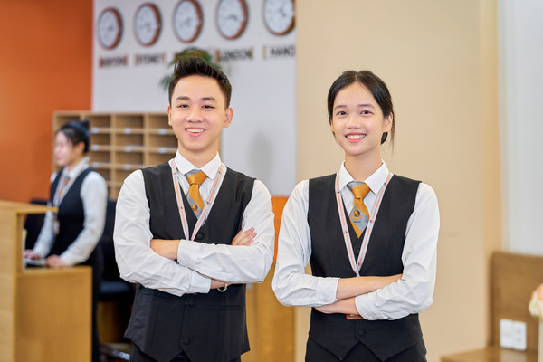Ngành Quản trị Khách sạn yêu cầu kỹ năng giao tiếp và khả năng xử lý tình huống linh hoạt, bình tĩnh