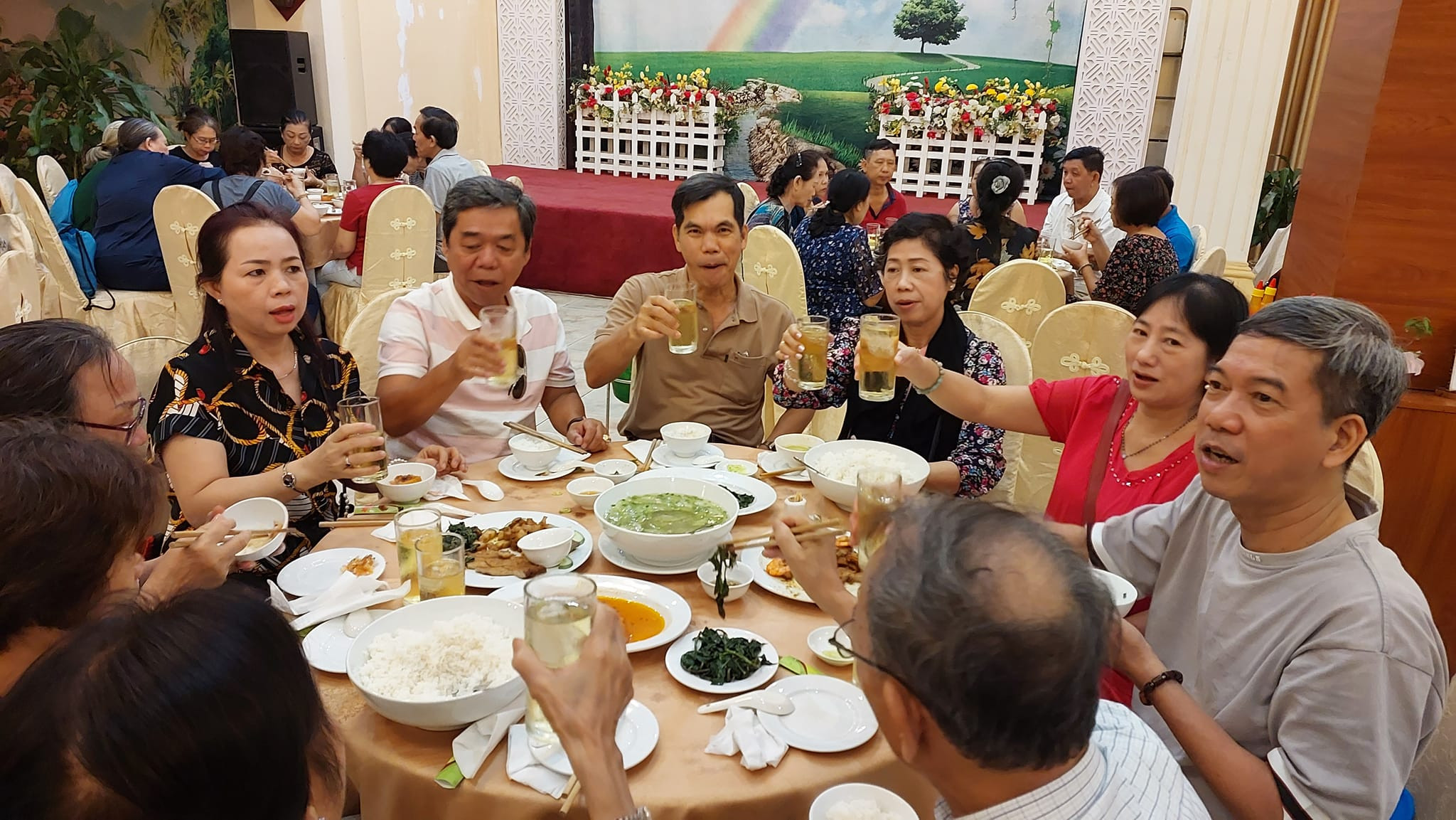 Ngoại cảnh allintitle:Khách sạn Thảo Nguyên Mộc Châu với kiến trúc hiện đại hòa mình vào thiên nhiên