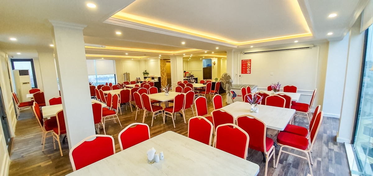 Khách sạn Ngọc Lan Hạ Long nhà hàng tầng 9 view vịnh