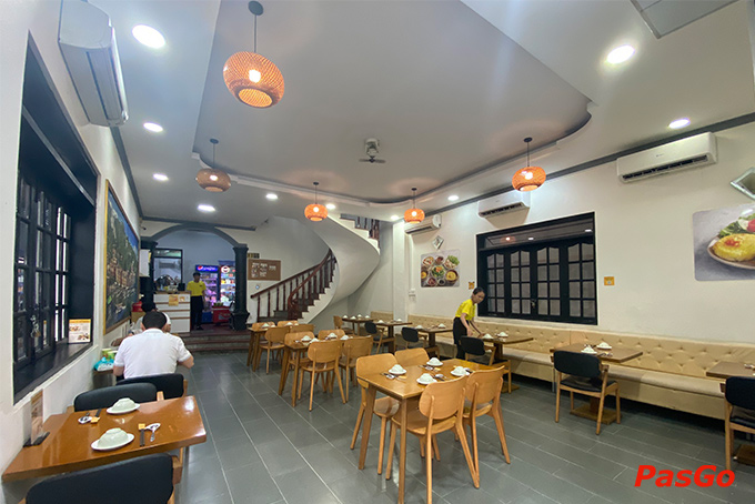 Không gian bên trong Cơm Niêu Thiên Lý, lý tưởng cho gia đình và bạn bè thưởng thức menu cơm niêu Thiên Lý.