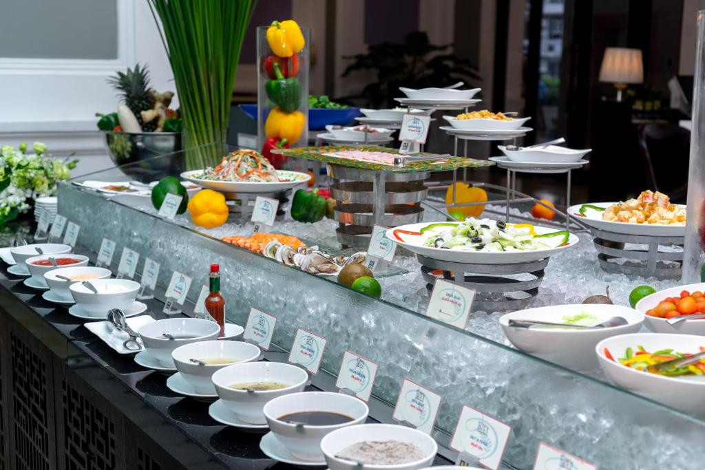 Nhà hàng Eits Le Buffet and More phục vụ bữa sáng buffet đa dạng