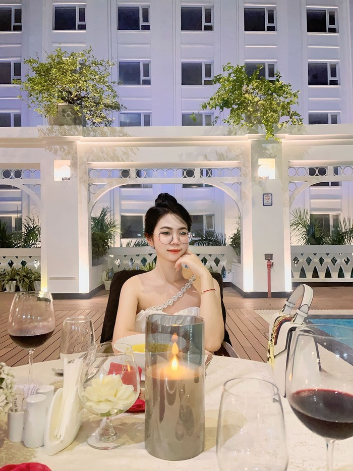 Nhà hàng Jade tại Pearl River Hotel &amp; Apartments, chuyên phục vụ các món ăn Âu, Á và Việt Nam