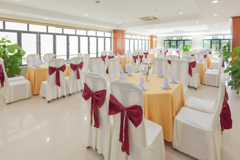 Nhà Hàng Khách sạn Sea Front Đà Nẵng