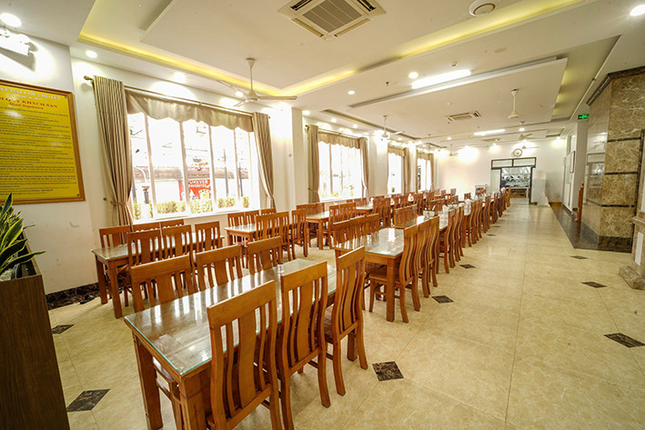 Nhà hàng rộng lớn tại Khách sạn Cát Đại Lợi 2 Sầm Sơn Thanh Hóa