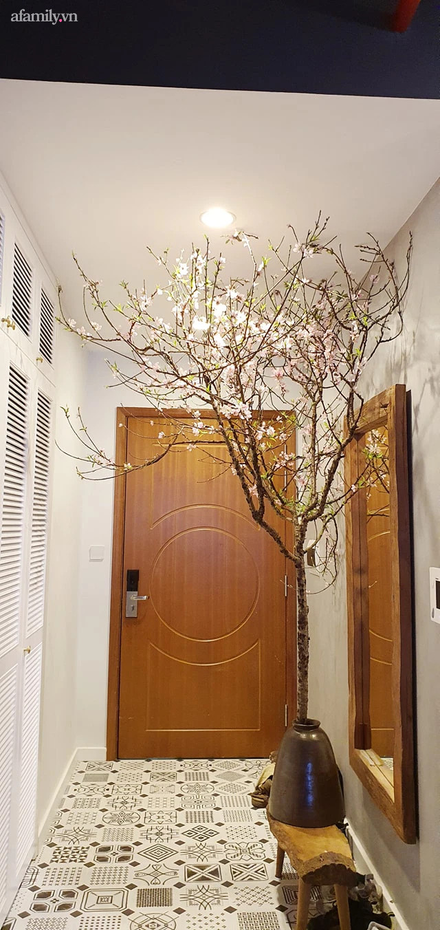Những đóa đào bích Nhật Tân đỏ rực, căng tràn sức sống, mang đậm không khí Tết.