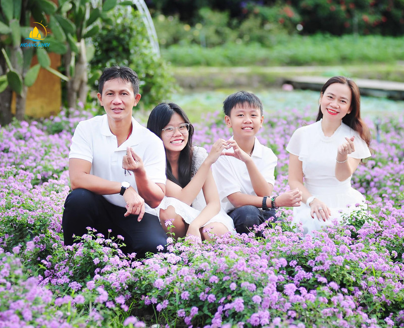 Những khoảnh khắc hạnh phúc của gia đình tại Vườn hoa Mãn Đình Hồng Tiền Giang