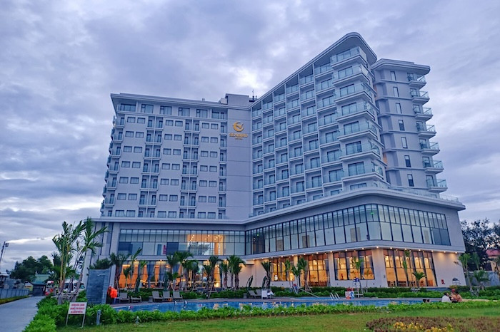 Nội thất khách sạn Eagle Hotel với nhiều loại phòng đầy đủ tiện nghi