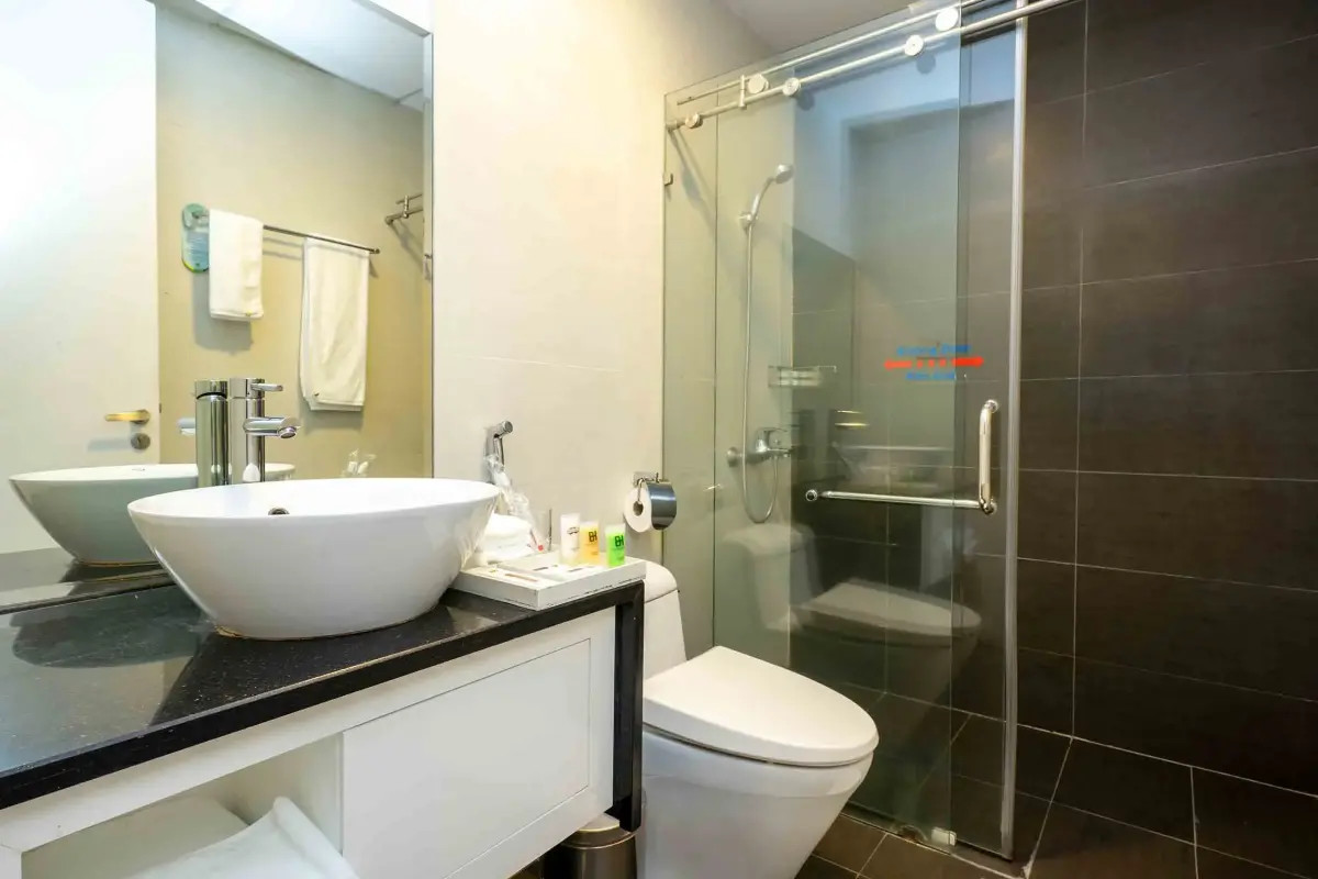 Nội thất tiện nghi của Junior Suite, phù hợp cho gia đình tại Khách sạn Becamex Thủ Dầu Một
