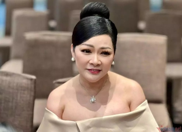 Như Quỳnh trên sân khấu, thể hiện đam mê và tài năng trong hành trình chinh phục dòng nhạc Bolero.