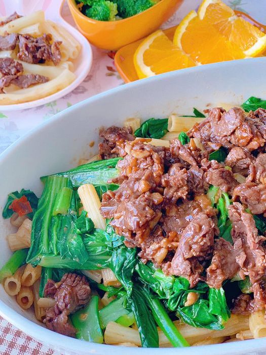 Món mì xào bò rau cải thơm ngon, hấp dẫn
