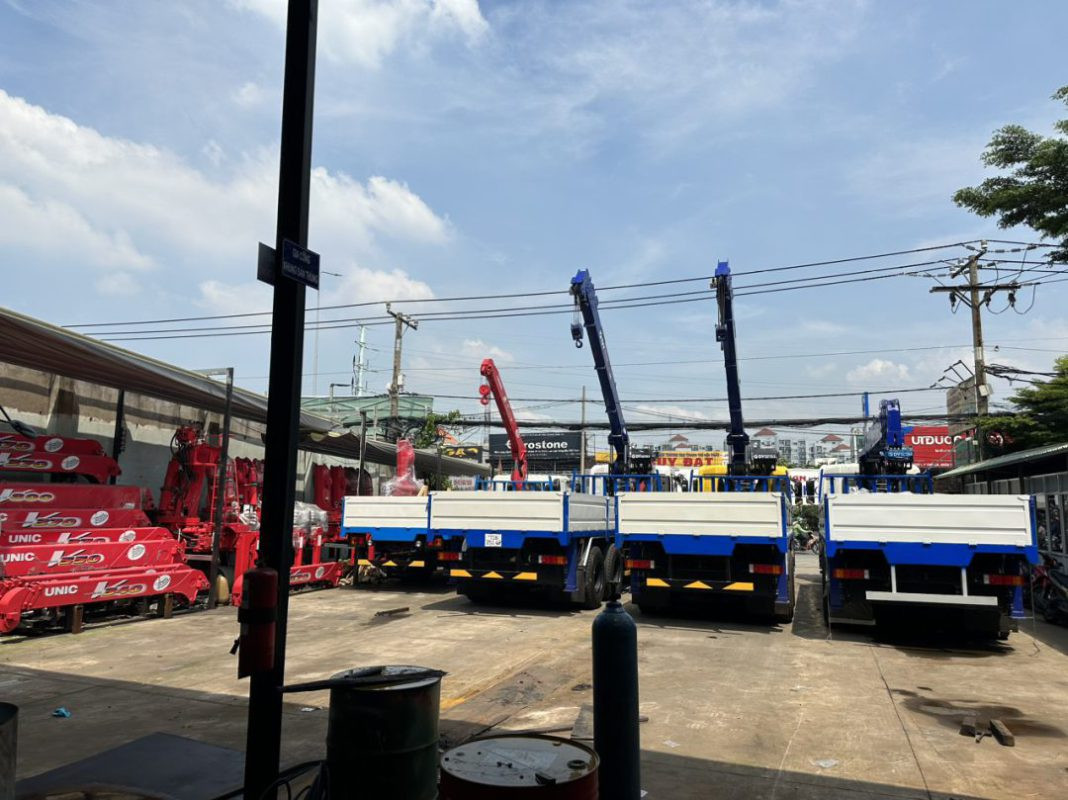 Nhiều mẫu xe tải và xe chuyên dùng tại showroom Trường Phát