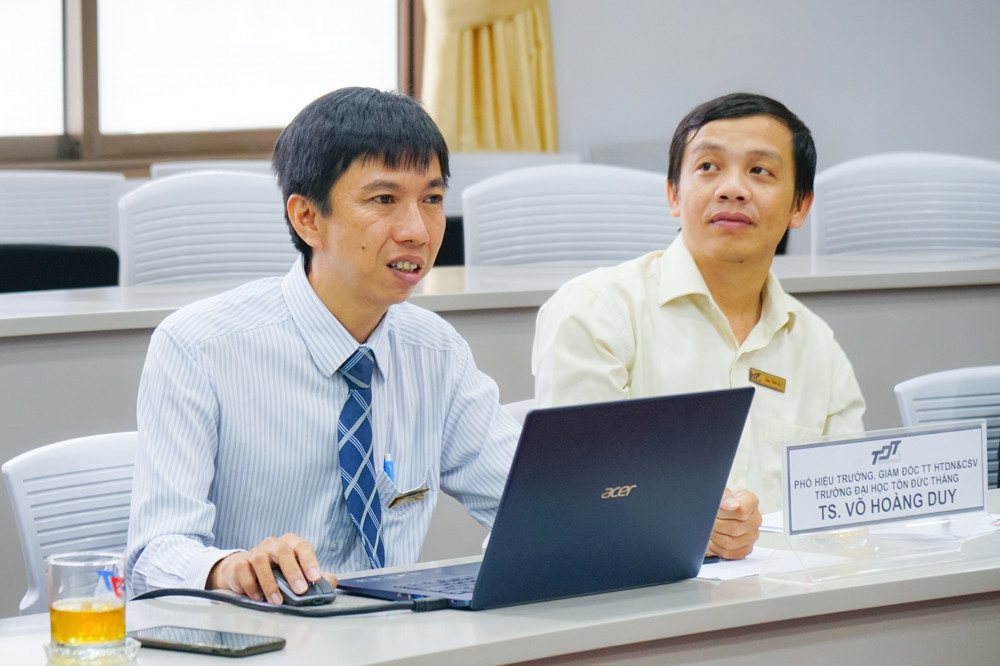TS. Võ Hoàng Duy, Phó hiệu trưởng TDTU trao đổi về chương trình hợp tác giữa hai bên