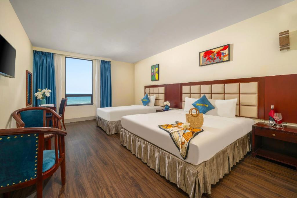 Phòng Deluxe 3 Người View Biển Khách sạn Sea Front Đà Nẵng