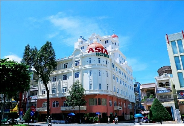 Phòng Deluxe tại Khách sạn Á Châu Cần Thơ với không gian rộng rãi hơn và khu vực tiếp khách